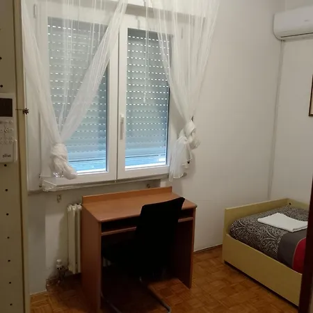 Singola In Гостевой дом